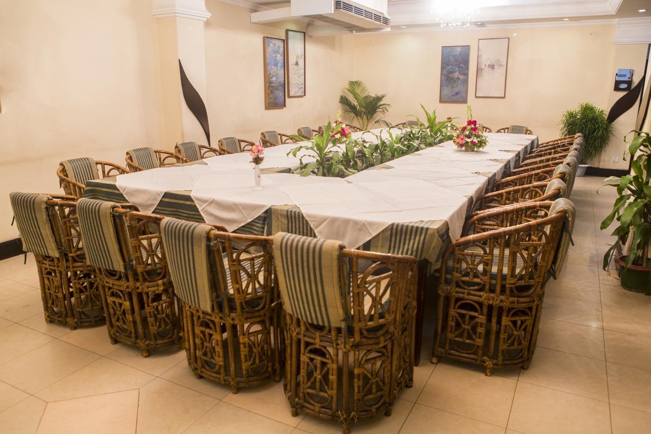 Meridian Hotel & Restaurant Dakhin Kattali Екстер'єр фото