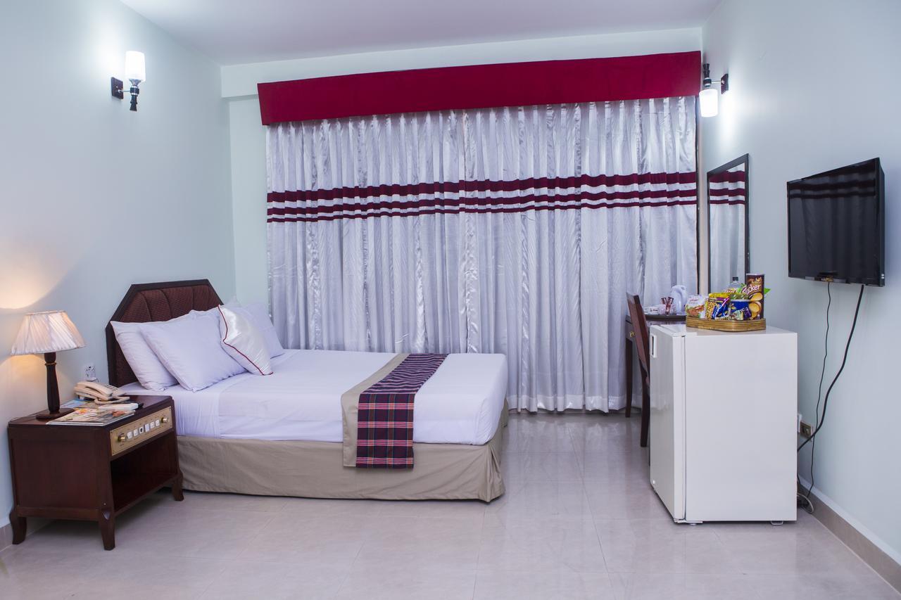 Meridian Hotel & Restaurant Dakhin Kattali Екстер'єр фото