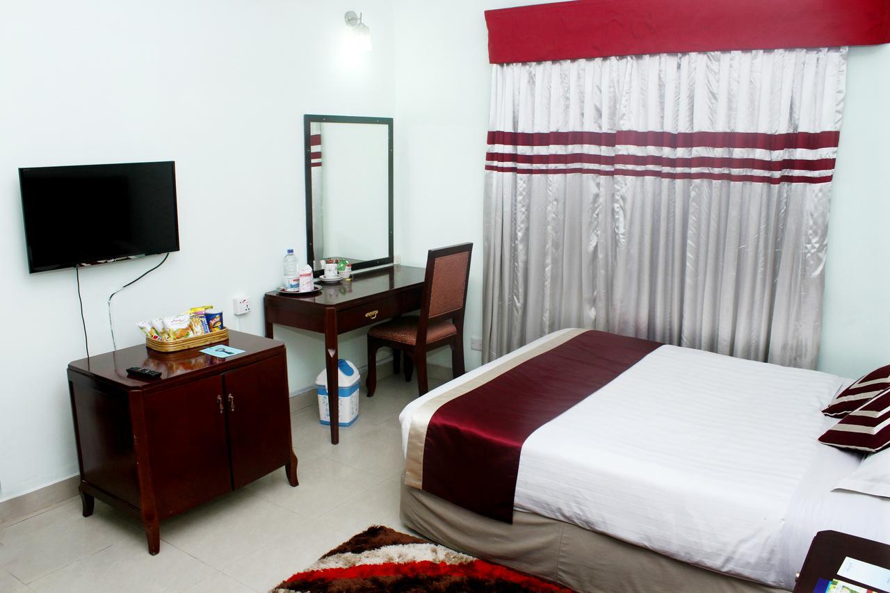 Meridian Hotel & Restaurant Dakhin Kattali Екстер'єр фото