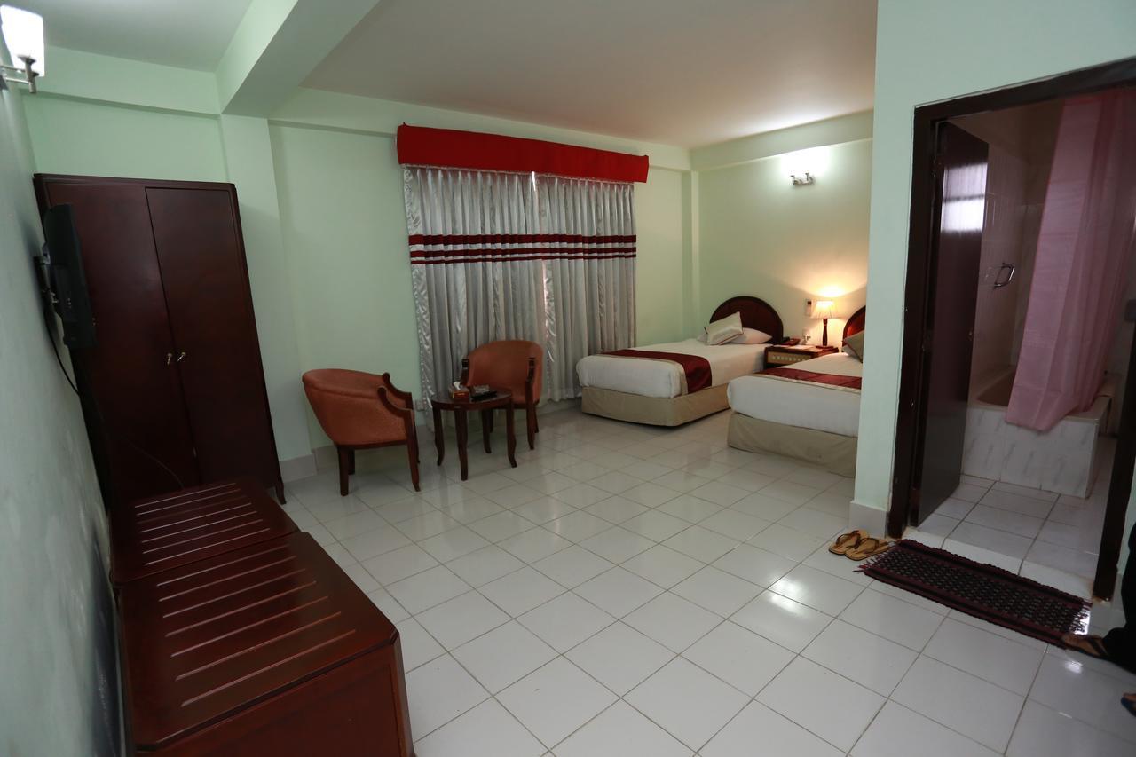 Meridian Hotel & Restaurant Dakhin Kattali Екстер'єр фото