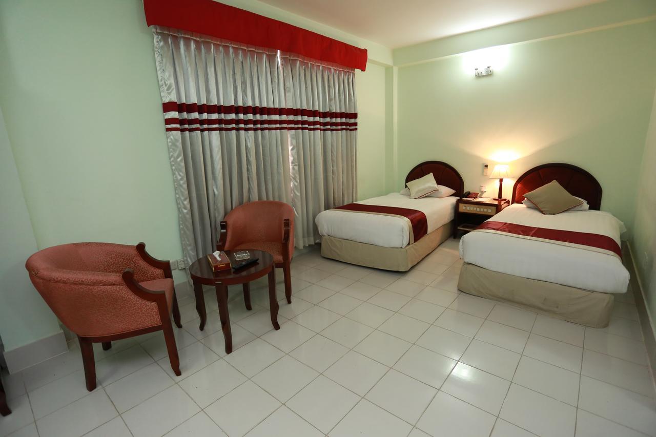 Meridian Hotel & Restaurant Dakhin Kattali Екстер'єр фото