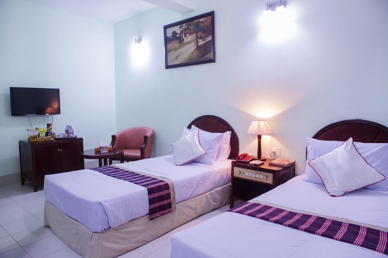 Meridian Hotel & Restaurant Dakhin Kattali Екстер'єр фото